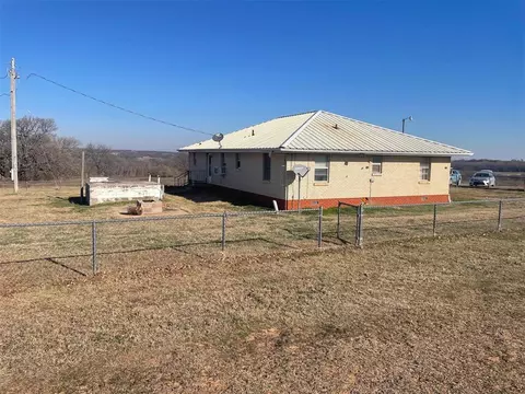 15570 E County Road 1590 Rd, Lindsay, OK 73052