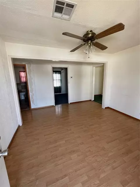200 N C St, Olustee, OK 73560 photo 2
