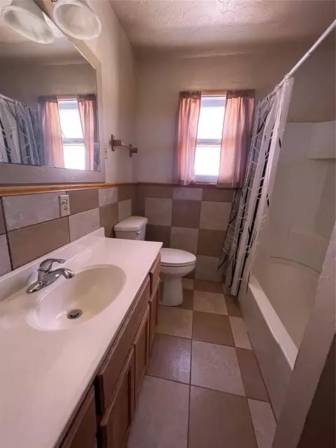200 N C St, Olustee, OK 73560 photo 9