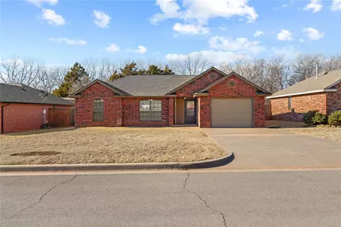 121 Elmwood St, Weatherford, OK 73096
