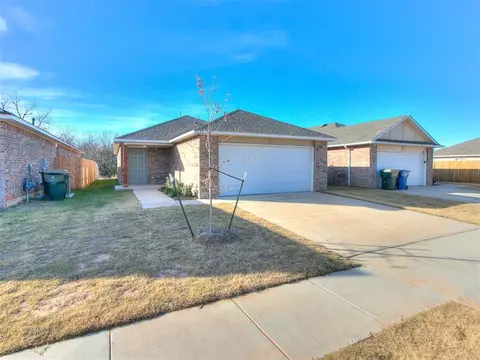 3224 Hickorystick Dr, Chickasha, OK 73018