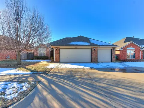 2616 SE 97th St, Moore, OK 73160