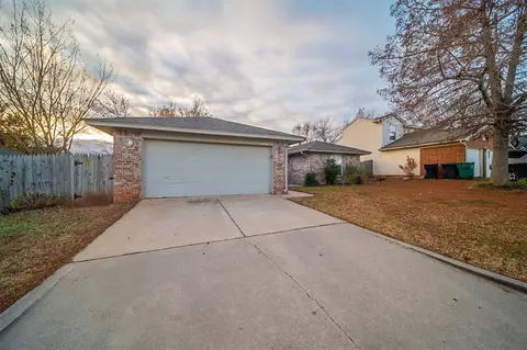 1006 Valley Ct, Edmond, OK 73012