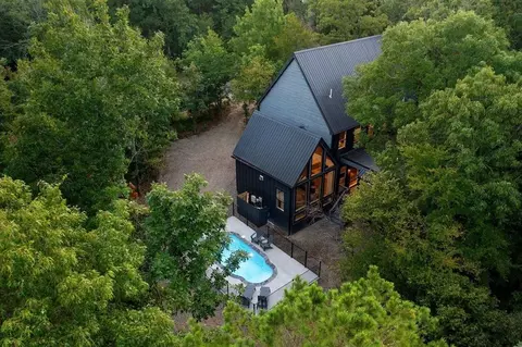 362 Gentry Oak Ln, Broken Bow, OK 74728