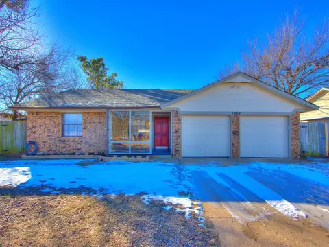 1004 SE 15th St, Moore, OK 73160