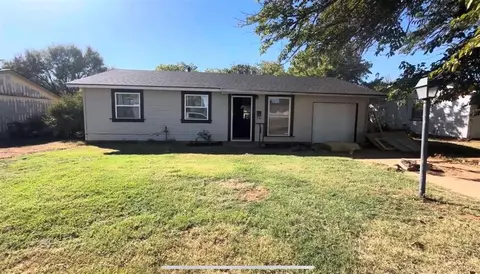 320 Hoover Cir, Elk City, OK 73644