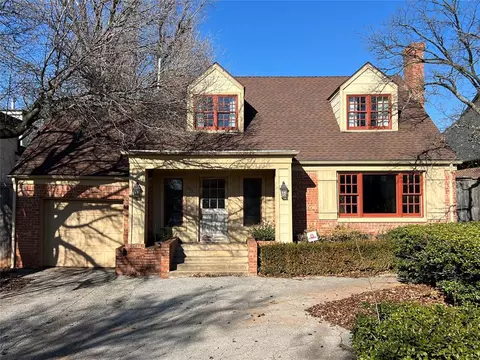 1111 Hemstead Pl, Nichols Hills, OK 73116