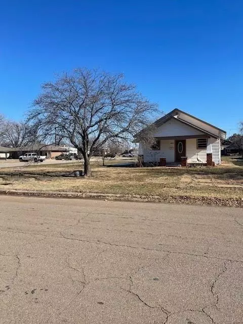 402 S Monroe St, Hobart, OK 73651