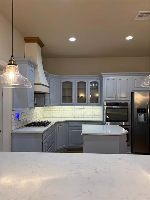 1101 Gulmor Dr, Edmond, OK 73034