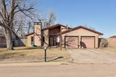745 Royal Ln, Yukon, OK 73099