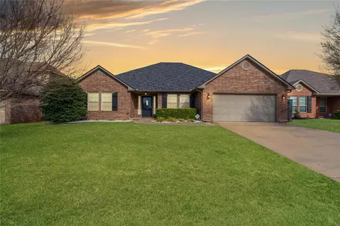 2900 Indian Grass Ct, Edmond, OK 73013