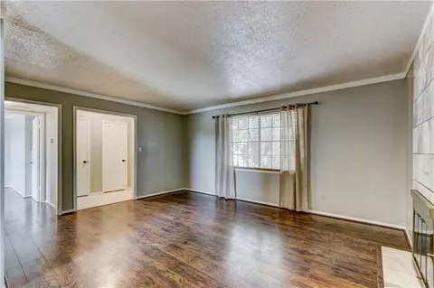 1701 E Lindsey St #4, Norman, OK 73071