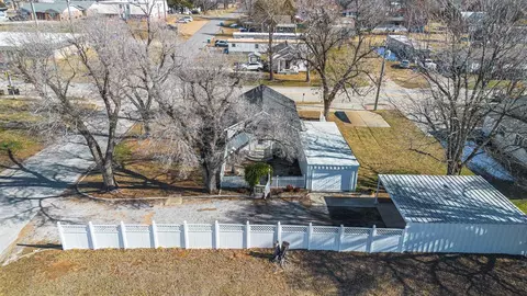 103 S Cimarron Rd, Tuttle, OK 73089 photo 4