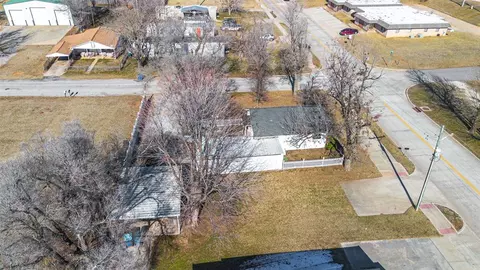 103 S Cimarron Rd, Tuttle, OK 73089 photo 3