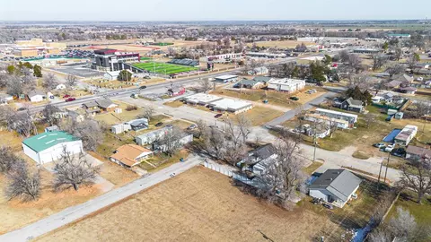 103 S Cimarron Rd, Tuttle, OK 73089 photo 2