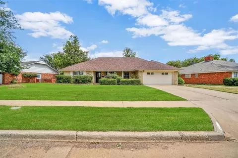 2012 N Mockingbird Ln, Altus, OK 73521