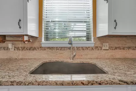 2012 N Mockingbird Ln, Altus, OK 73521 photo 19