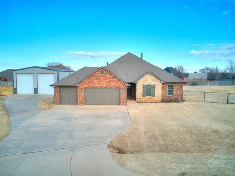 4527 Crestmont Ln, Edmond, OK 73025