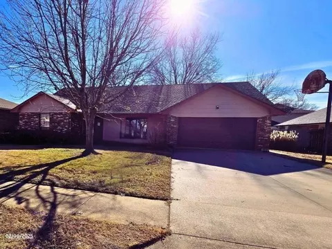 2512 N Briar Ridge Rd, Ponca City, OK 74604
