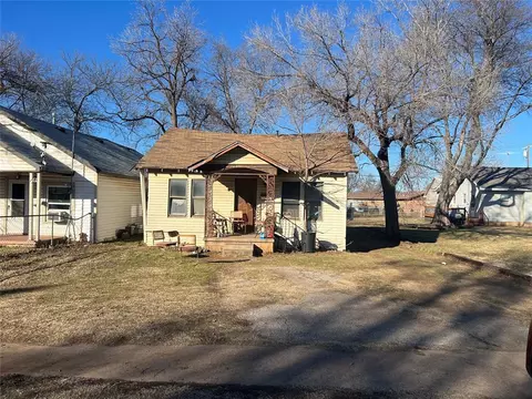 210 W Ada Sipuel Ave, Chickasha, OK 73018