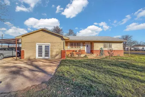 823 S 14th St, Frederick, OK 73542
