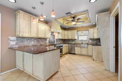 236 E Platt Dr, Yukon, OK 73099 photo 4