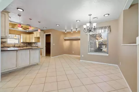 236 E Platt Dr, Yukon, OK 73099 photo 3