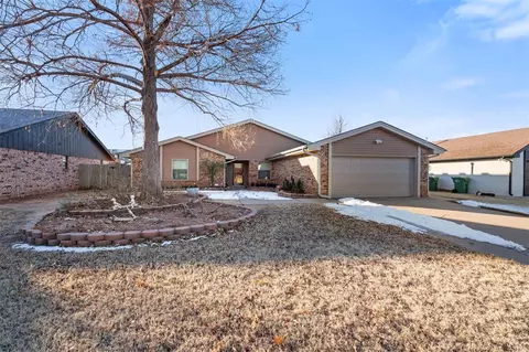 236 E Platt Dr, Yukon, OK 73099