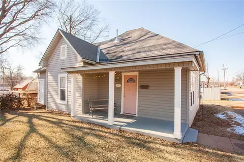 207 W Springer St, Guthrie, OK 73044