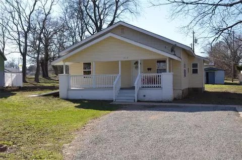 317 S 2nd St, Okemah, OK 74859