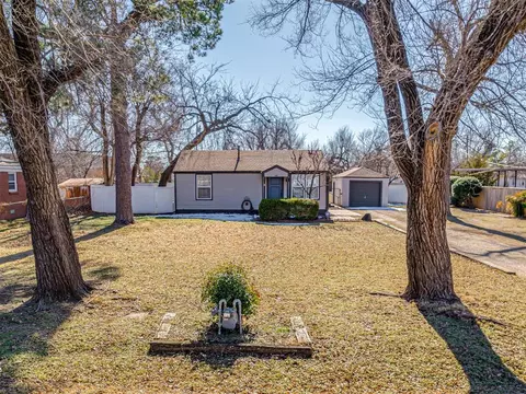 32 E 11th St, Edmond, OK 73034