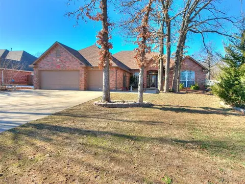 55 Woodlands Dr, Harrah, OK 73045