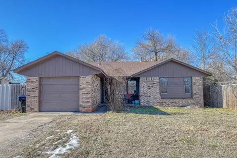 506 S 7th St, Noble, OK 73068