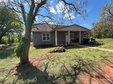 501 N 8th St, Hammon, OK 73650