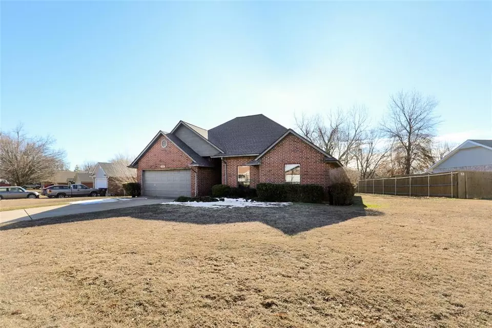  1008 Meadow Lake Dr, Noble, OK 73068 photo 2