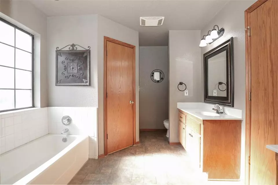  1008 Meadow Lake Dr, Noble, OK 73068 photo 17