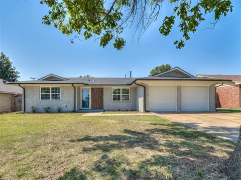 1924 Plymouth Ln, The Village, OK 73120