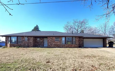 305 C St, Seminole, OK 74868