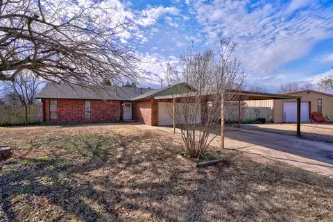 800 Condor Ct, Noble, OK 73068