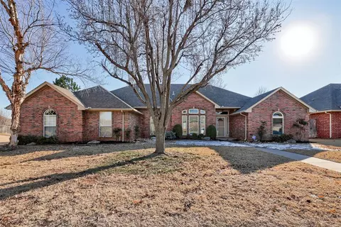 2524 Richland Ave, Edmond, OK 73012