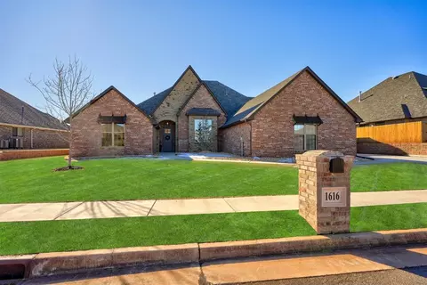 1616 Thornbrooke Blvd, Edmond, OK 73013