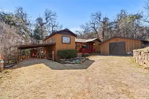 569 5th St, Hinton, OK 73047