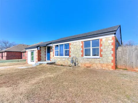 8709 NE 10th St, Midwest City, OK 73110