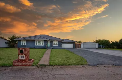 321 S Robinson Ave, Mangum, OK 73554