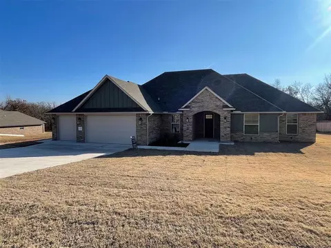 2323 Lions Pride Way, Blanchard, OK 73010