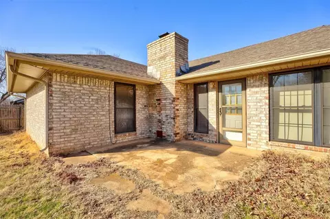 1902 Oakmeadows Dr, Norman, OK 73071 photo 28
