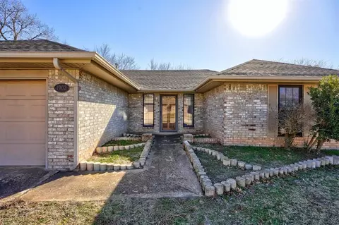 1902 Oakmeadows Dr, Norman, OK 73071 photo 2