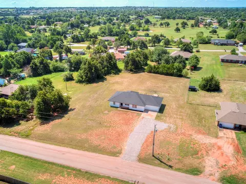 2367 Tecumseh Rd, Blanchard, OK 73010