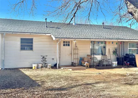305 S Cedar St, Crescent, OK 73028 photo 2