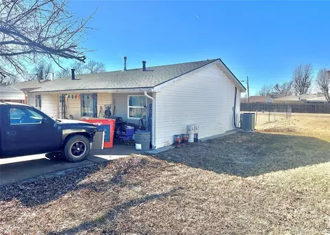 305 S Cedar St, Crescent, OK 73028 photo 3